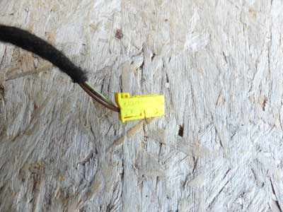 Mercedes Yellow 2 Pin 2 Wire Connector 04154501284